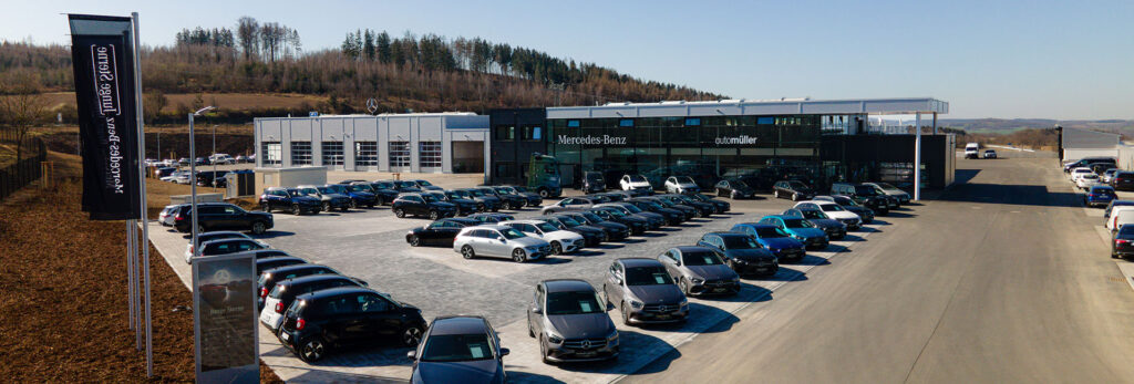 automüller Mercedes-Benz Plauen – Gebäude mit Fahrzeugausstellung