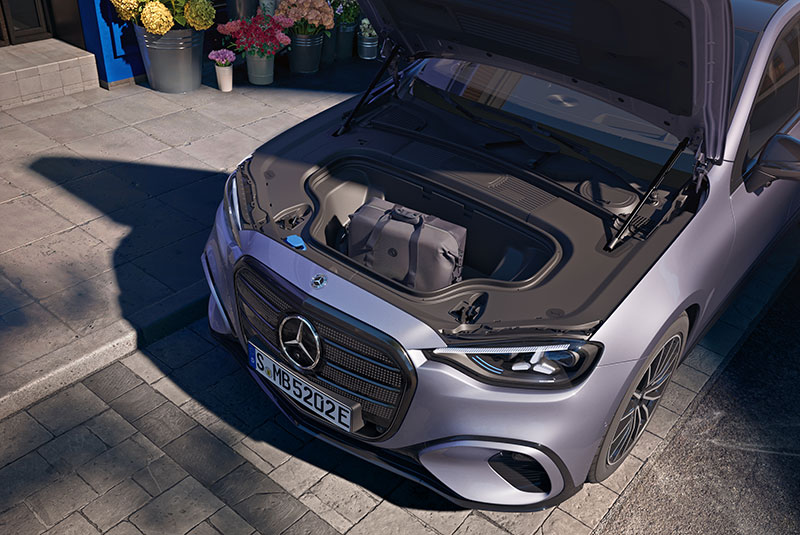 Großzügiger Kofferraum und Stauraum der elektrischen Mercedes-Benz C-Klasse