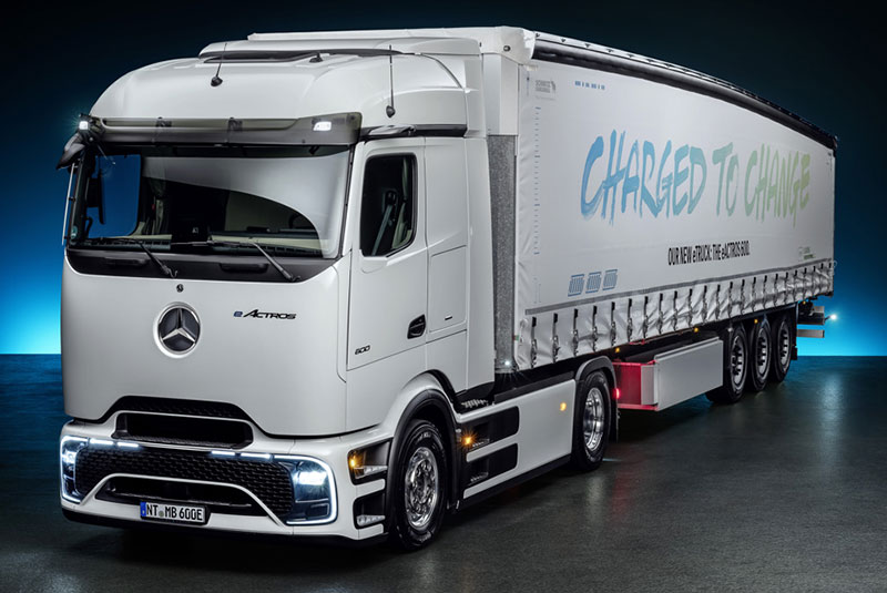 Mercedes-Benz eActros 600 – Zugmaschine in der Seitenansicht