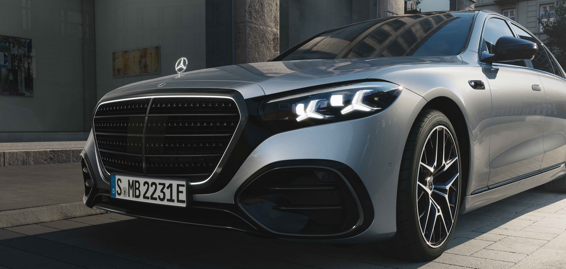 Die neue Mercedes-Benz S-Klasse in eleganter Seitenansicht